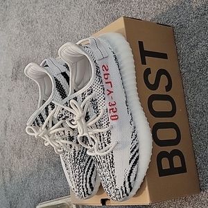 Yeezy 350 boost zebra